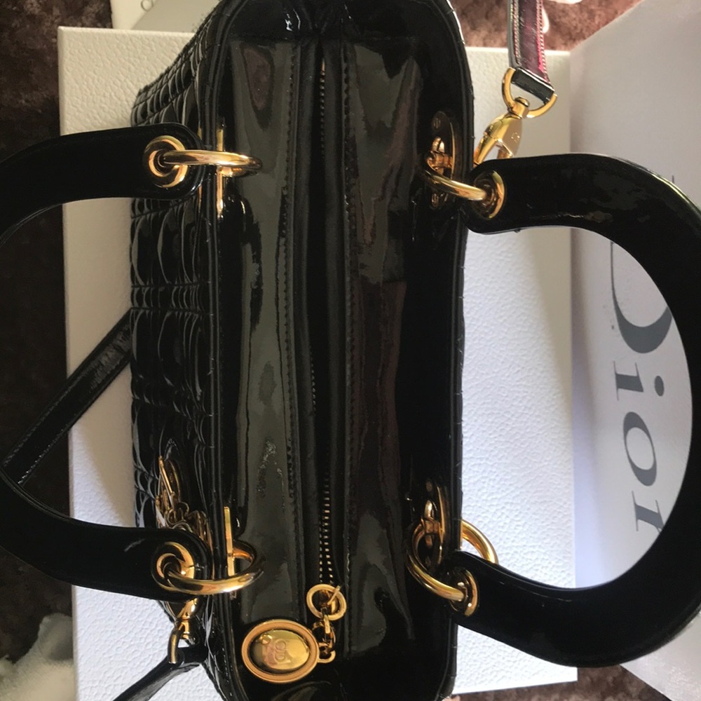 Medium Lady Dior Handbag in Black - Picture 5 of 8